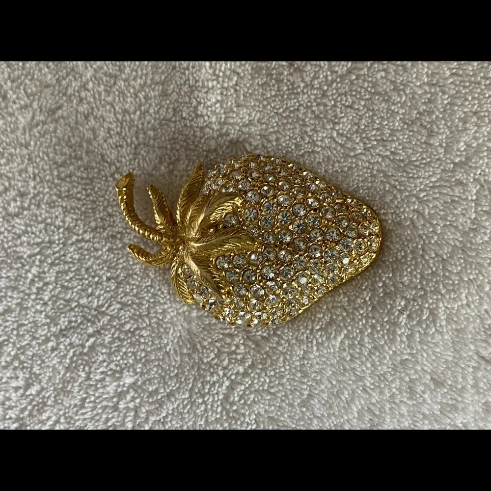 Vintage Strawberry Rhinestone Pin Brooch - Picture 2 of 7